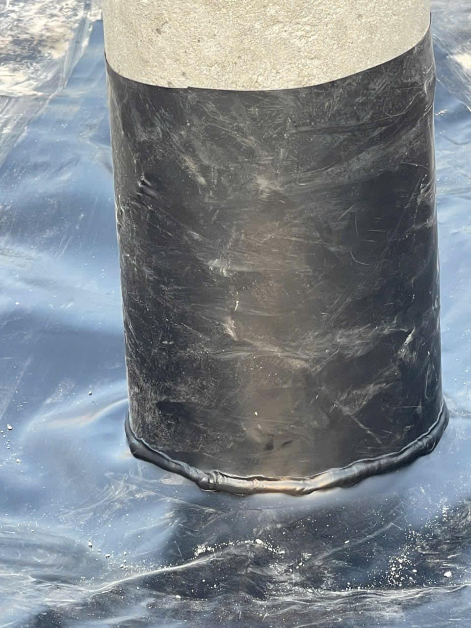 Thiết kế hệ thống "Xi-phông" đáy ao lót bạt HDPE: