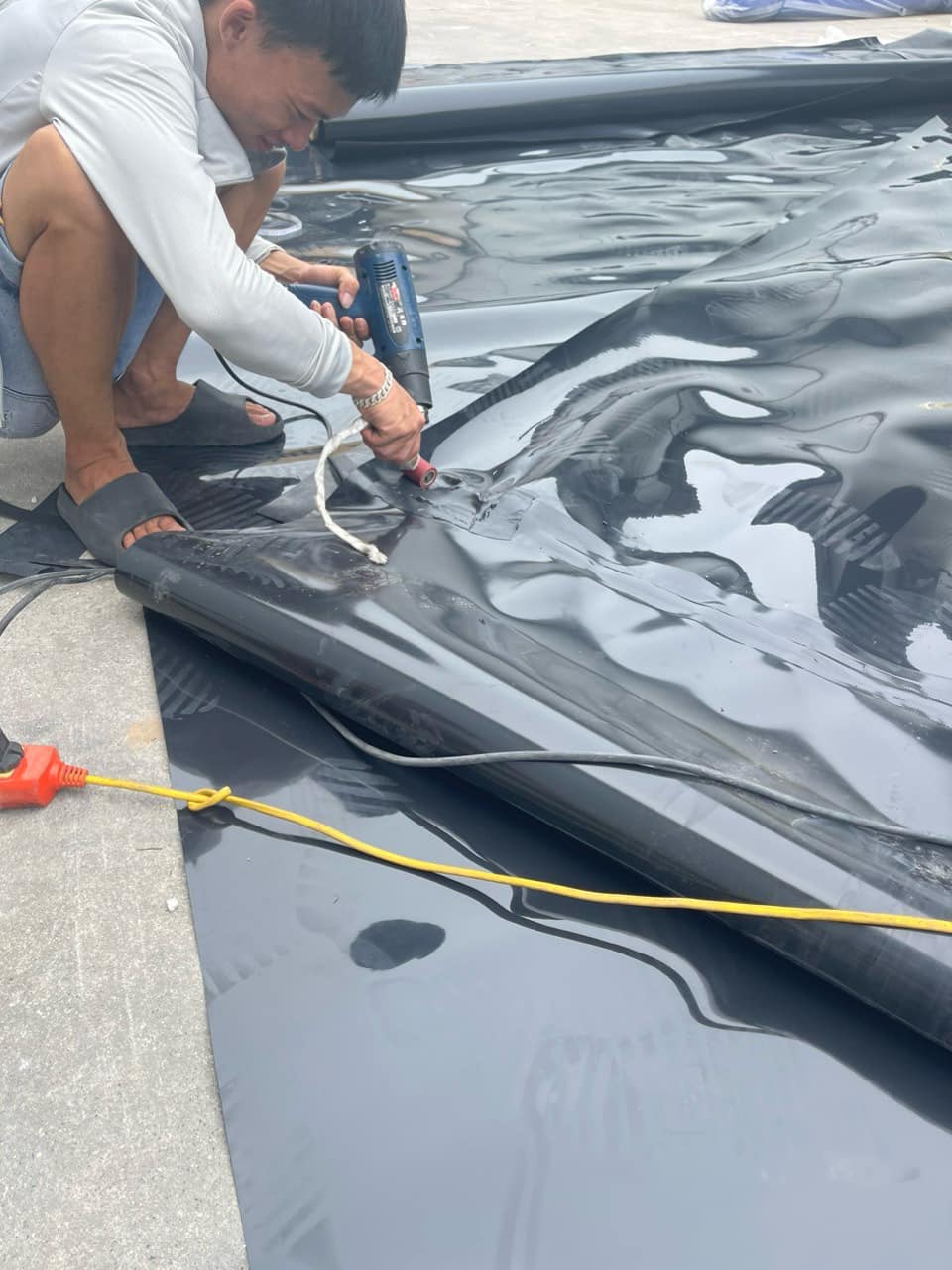 Thi công lót hồ bạt nhựa hdpe dày 0,3mm Thi công lót hồ bạt nhựa hdpe dày 0,3mm