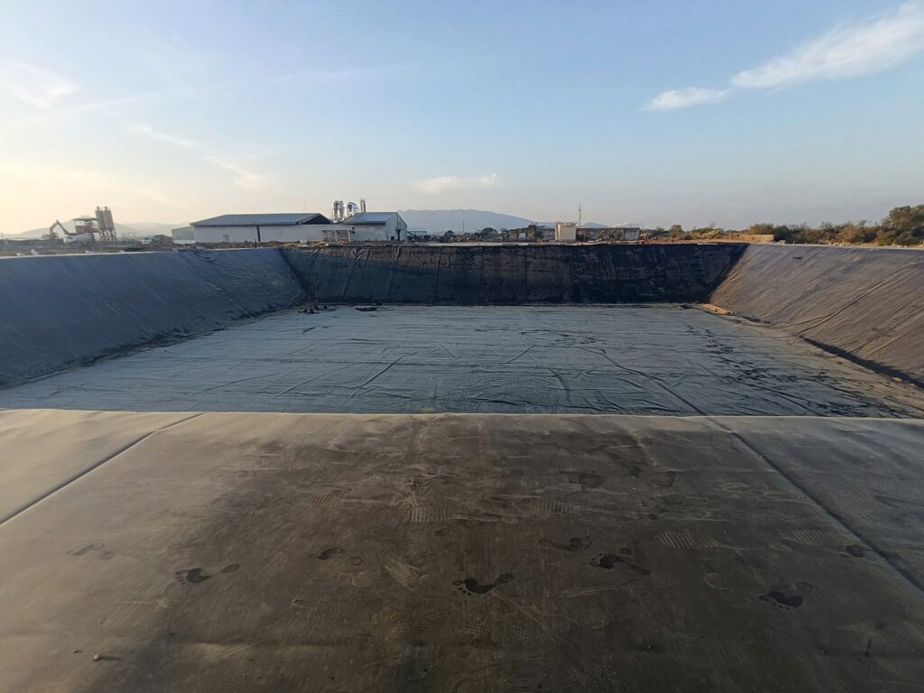 Bạt lót đáy hồ xử lý nước thải HDPE
