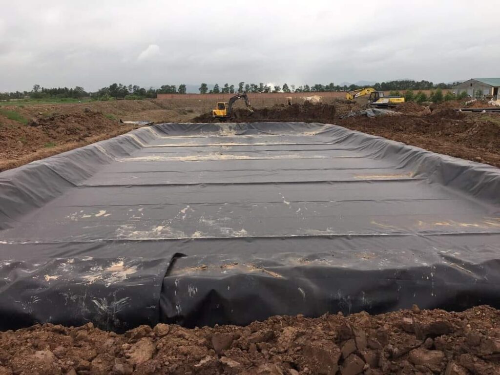 Thi công bạt nhựa HDPE lót hầm Biogas