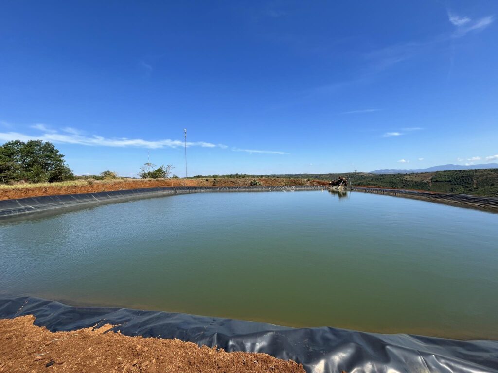 Bạt lót bờ ao HDPE