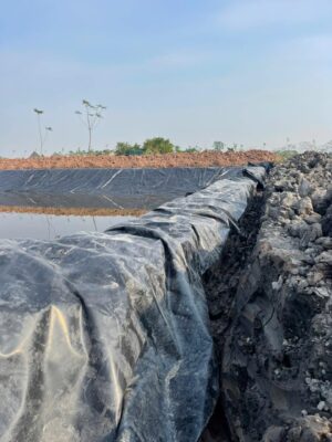 Bạt lót bờ ao mương kè dẫn nước HDPE