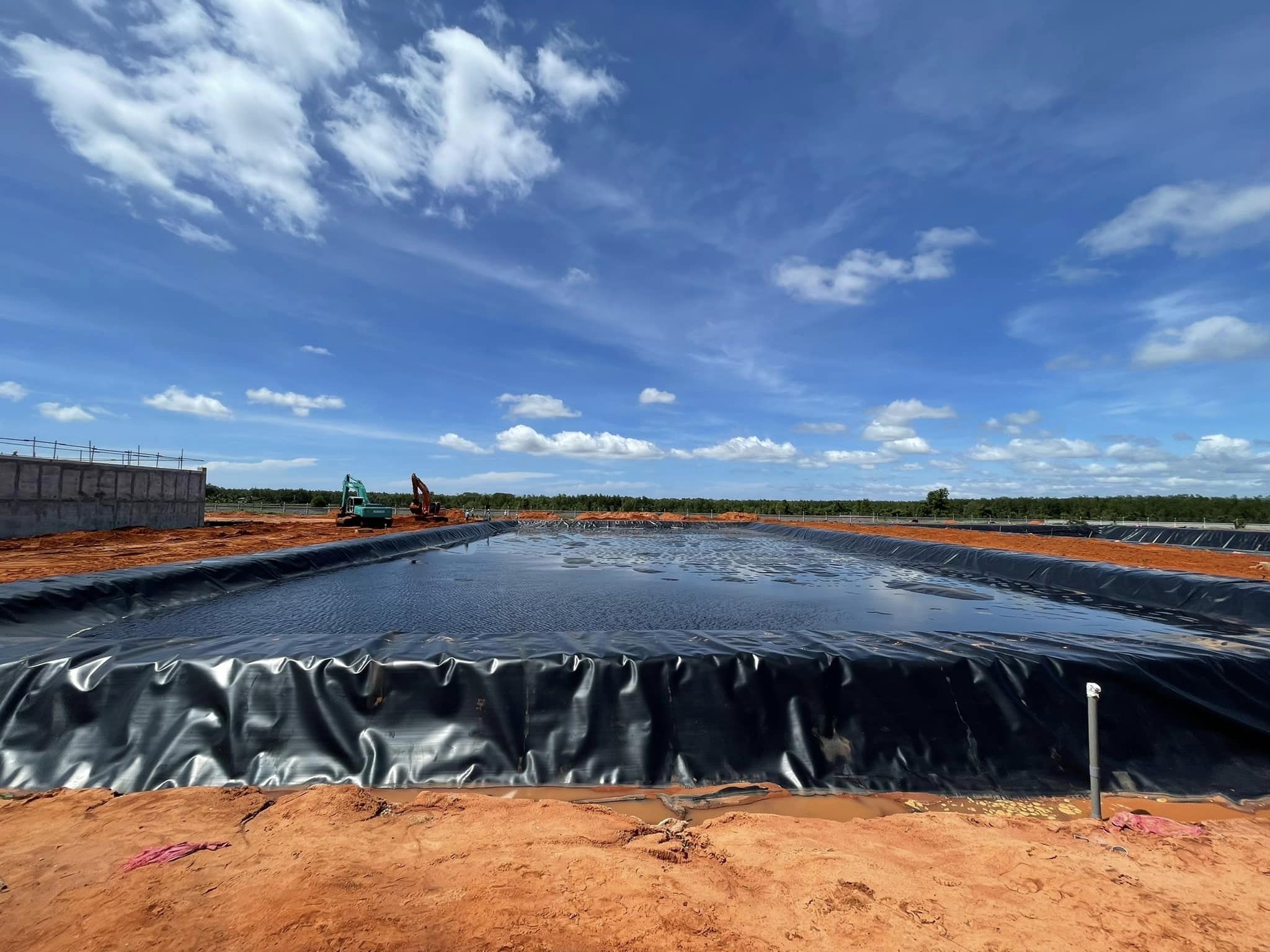 Bạt nhựa HDPE dày 0,3mm lót hồ nuôi cá Bạt nhựa HDPE dày 0,3mm lót hồ nuôi cá