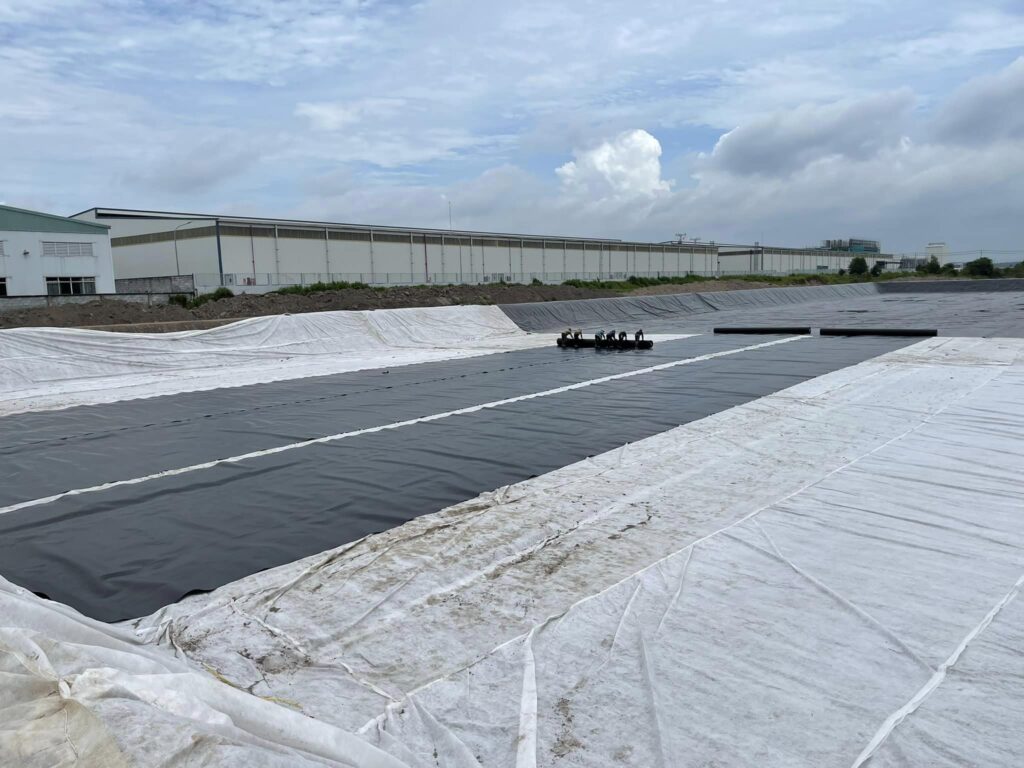 Thi công bạt nhựa HDPE lót ao hồ nuôi cá