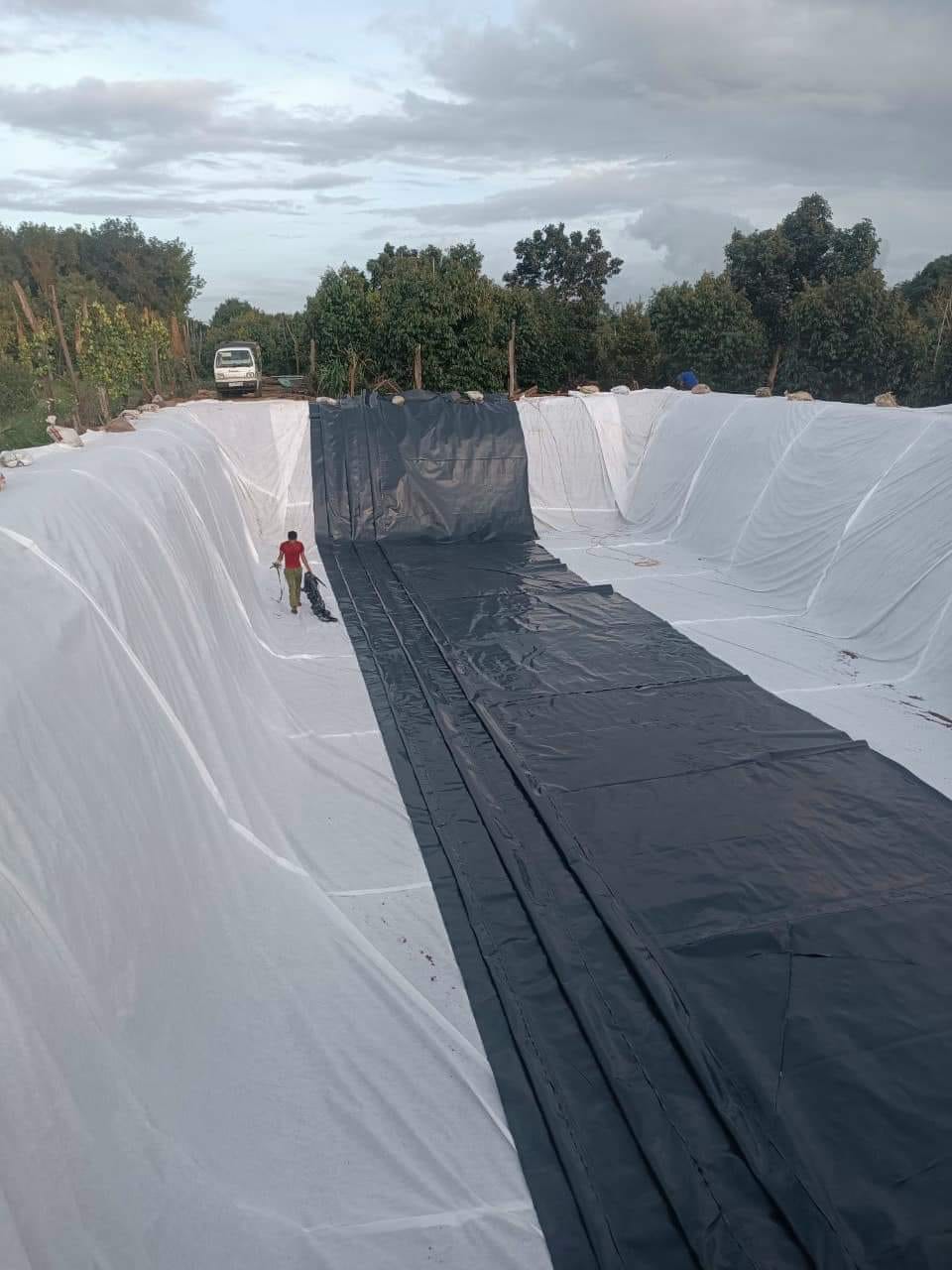Công trình lót hồ tôm kết hợp vải địa kỹ thuật và bạt HDPE