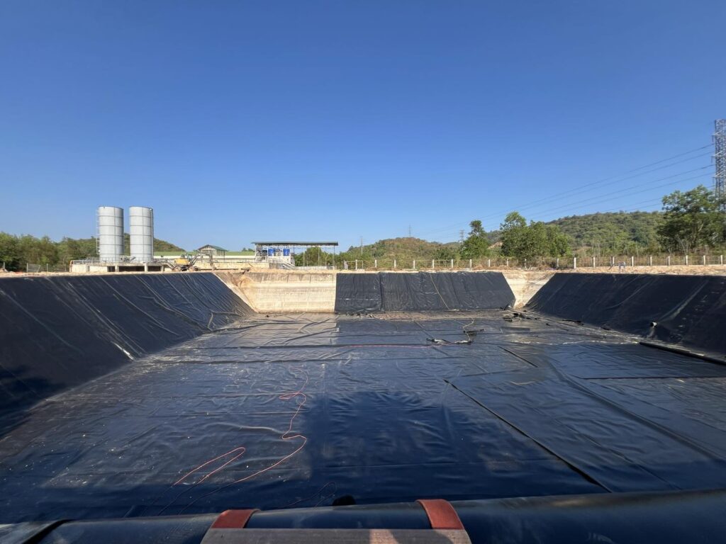 Bạt lót ao hồ HDPE