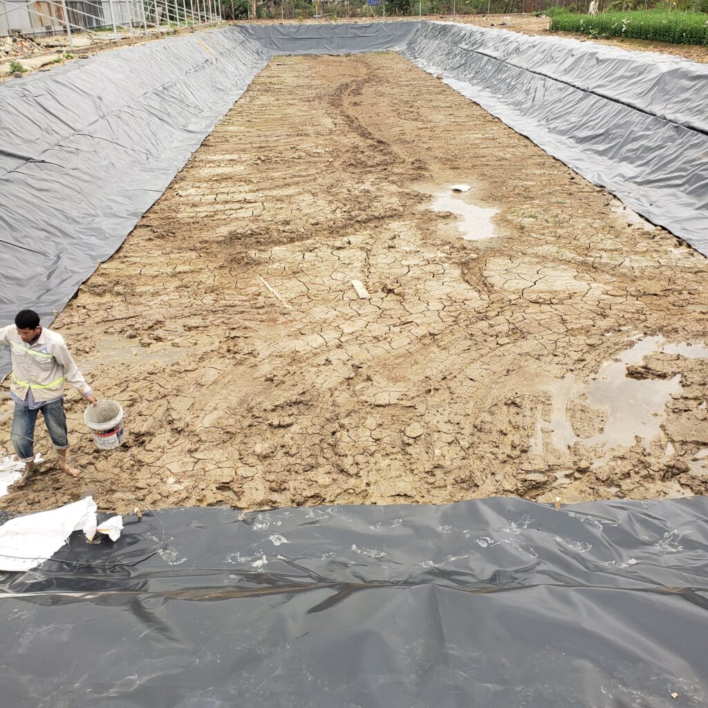 Bạt lót bờ ao mương kè dẫn nước HDPE