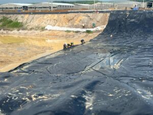 Kỹ thuật lót bạt HDPE cho ao nuôi tôm: Hướng dẫn từ A - Z cho người mới