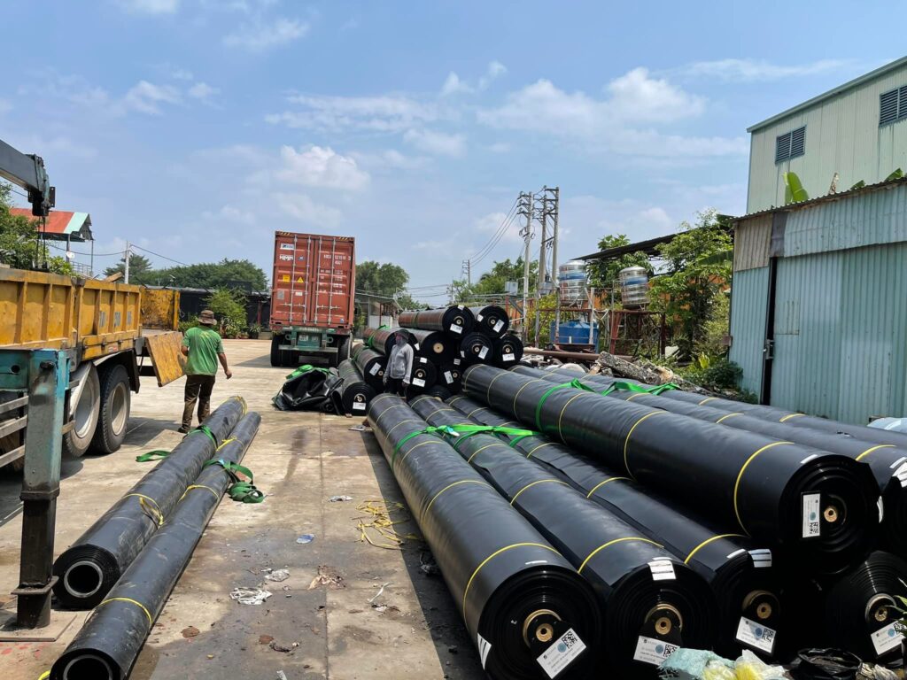 Màng bạt nhựa HDPE lót đáy hồ xử lý nước thải