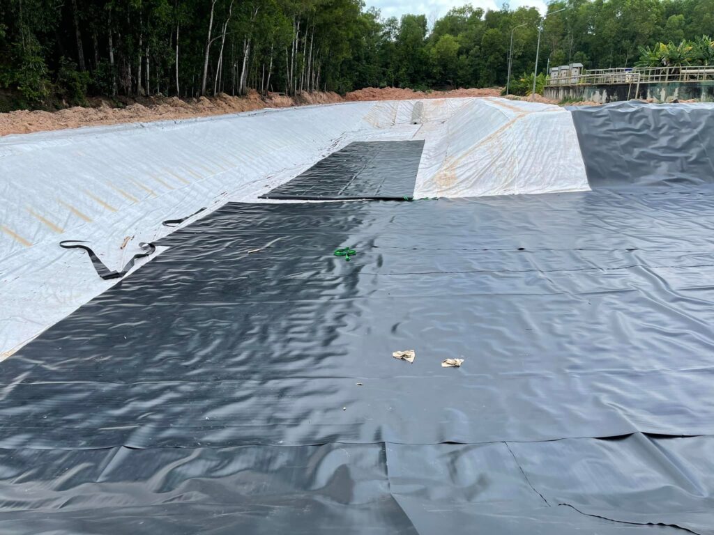 Cách xử lý bạt HDPE bị rách khi đang nuôi tôm hiệu quả, tiết kiệm