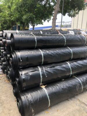 Bạt HDPE chất lượng cao trên thị trường hiện nay được sản xuất từ khoảng 97,5% nhựa nguyên sinh