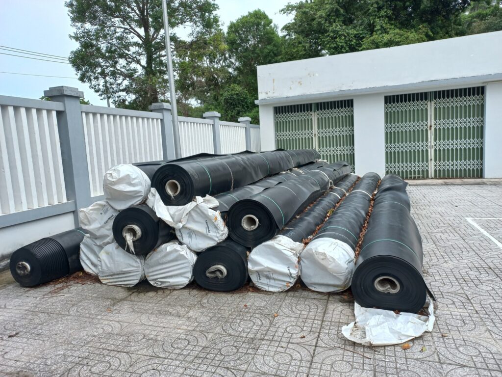 Màng bạt chống thấm sân thượng HDPE