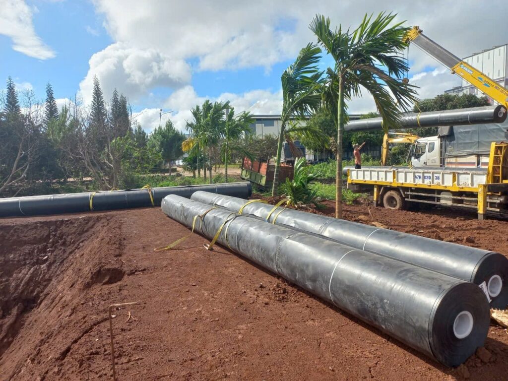 Màng bạt nhựa HDPE lót đáy hồ xử lý nước thải