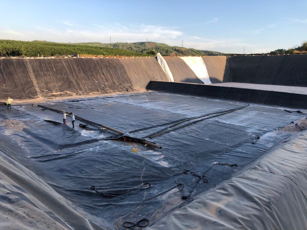 Bạt lót đáy hồ xử lý nước thải HDPE
